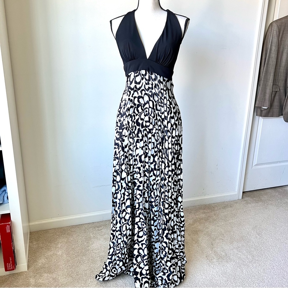 BETSEY & ADAM V-Neck Floral Pleated Halter Prom Gown—SZ. 6 - Picture 11 of 13